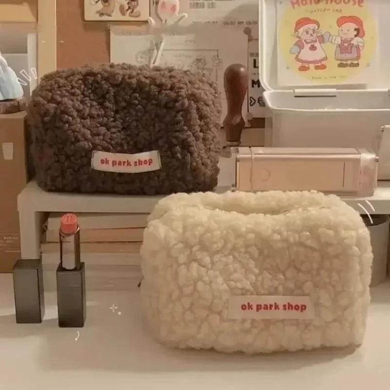 子羊ぬいぐるみ収納袋シンプルな美的デザイン大容量化粧ポーチポ - Aesthetic Large Pencil Case Pouch のレビューと価格